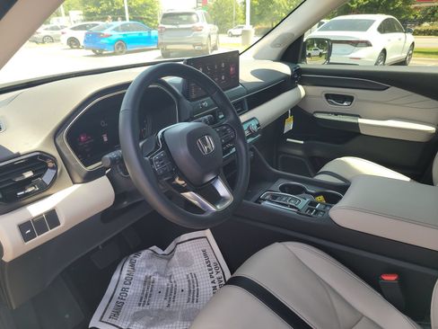 Certified 2026 Honda Pilot Touring image 10
