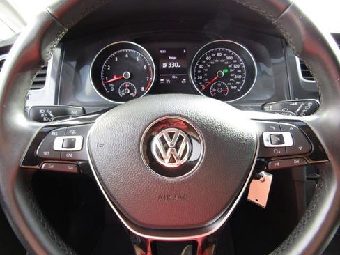 Used 2018 Volkswagen Golf S image 15