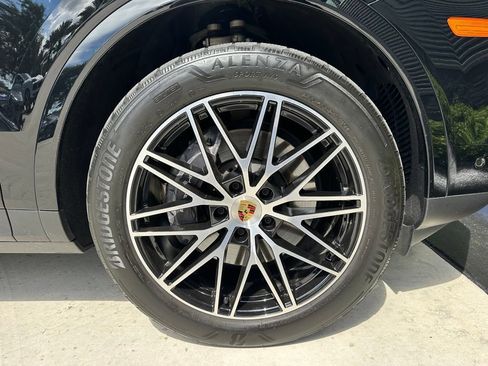 Certified 2024 Porsche Cayenne Coupe AWD/4WD image 15