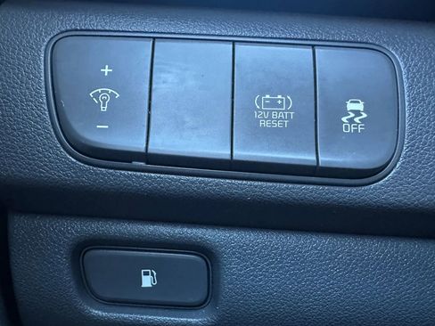 Used 2018 Kia Niro LX image 23