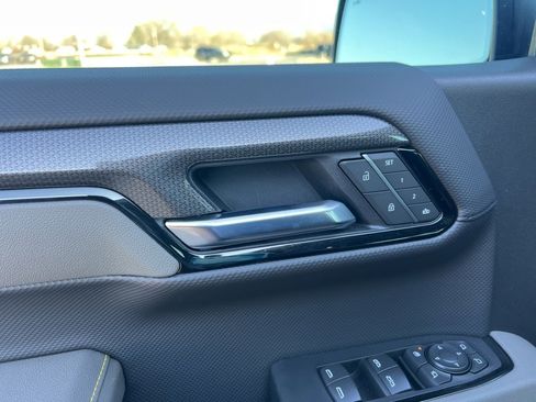 Used 2025 Chevrolet Silverado 1500 ZR2 w/ Technology Package image 23