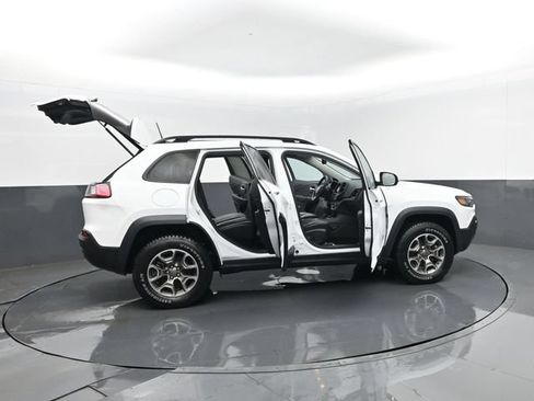 Used 2022 Jeep Cherokee Trailhawk w/ Premium Leather Package AWD/4WD image 30