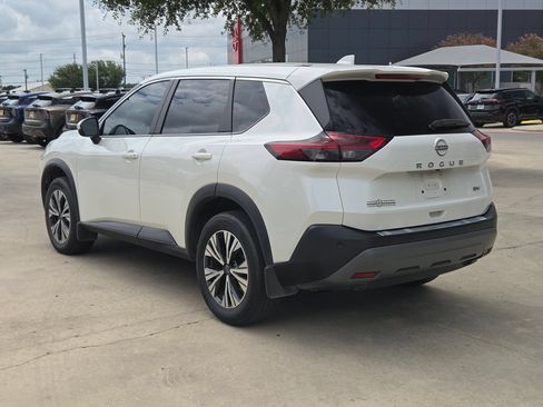 Used 2022 Nissan Rogue SV FWD image 5