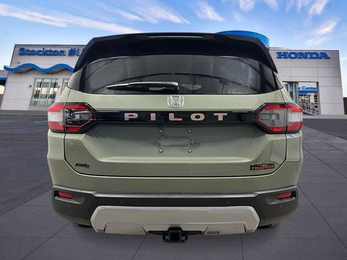 Used 2026 Honda Pilot TrailSport image 4