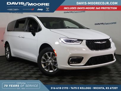 New 2026 Chrysler Pacifica Select