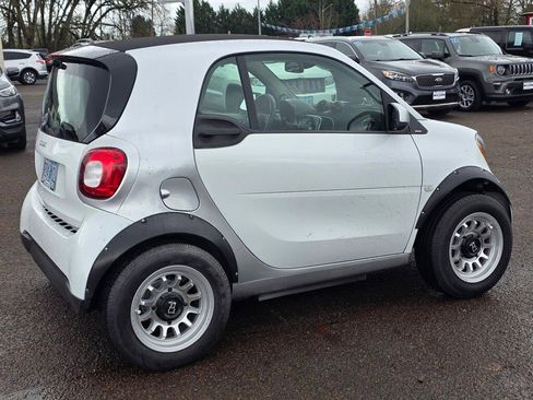 Used 2018 smart fortwo electric drive image 2