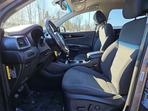 Used 2016 Kia Sorento LX w/ LX Convenience Package image 11