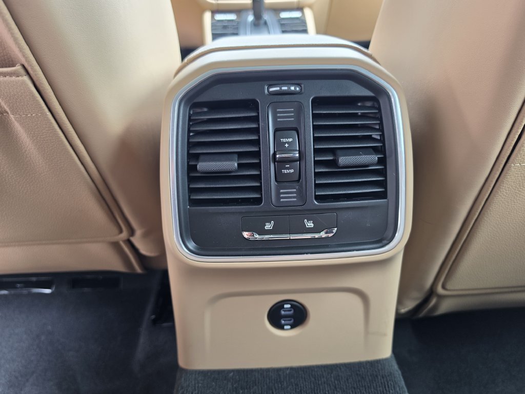 Certified 2026 Porsche Macan AWD/4WD image 18