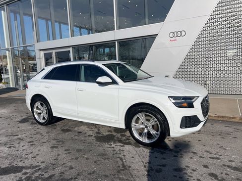 Used 2022 Audi Q8 Premium image 10