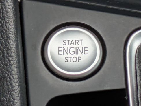 Certified 2023 Volkswagen Jetta SE image 29