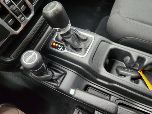 Used 2022 Jeep Wrangler Unlimited Sport AWD/4WD image 39