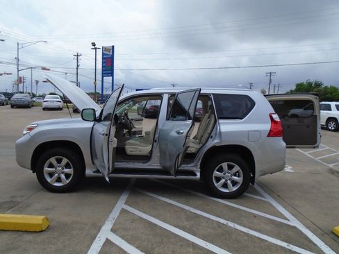 Used 2010 Lexus GX 460 image 28