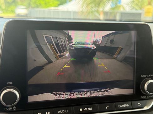 Used 2025 Nissan Rogue SV FWD image 25