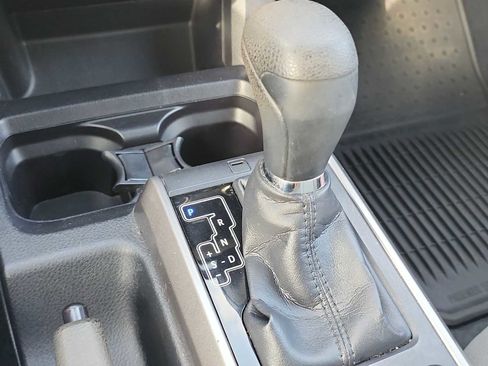 Used 2016 Toyota Tacoma SR5 image 21