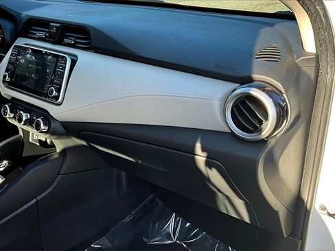 Used 2022 Nissan Versa SV image 23