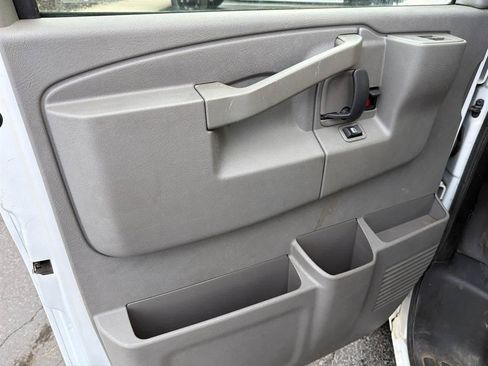 Used 2017 Chevrolet Express 2500 RWD image 13