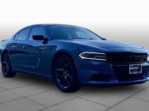 Used 2020 Dodge Charger SXT w/ Blacktop Package RWD image 3