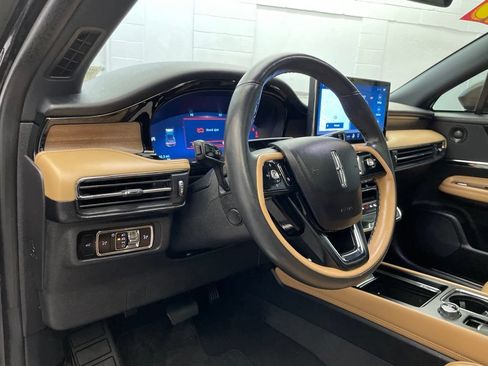 Used 2023 Lincoln Corsair Reserve w/ Equipment Group 202A AWD/4WD image 18