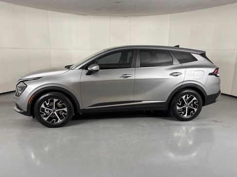 Used 2024 Kia Sportage EX FWD image 5