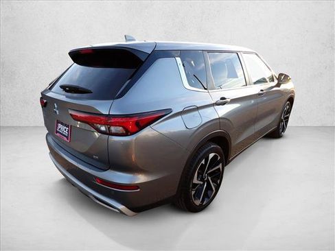 Used 2024 Mitsubishi Outlander SE image 4