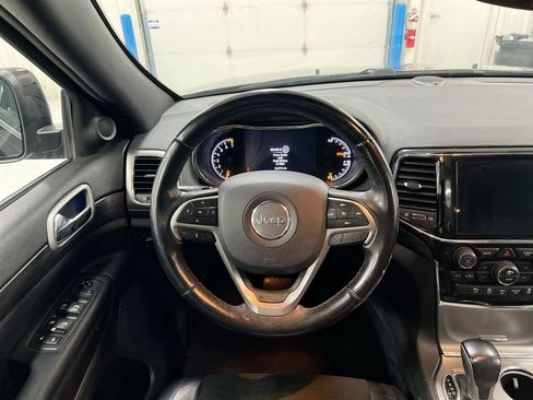 Used 2019 Jeep Grand Cherokee Altitude AWD/4WD image 11