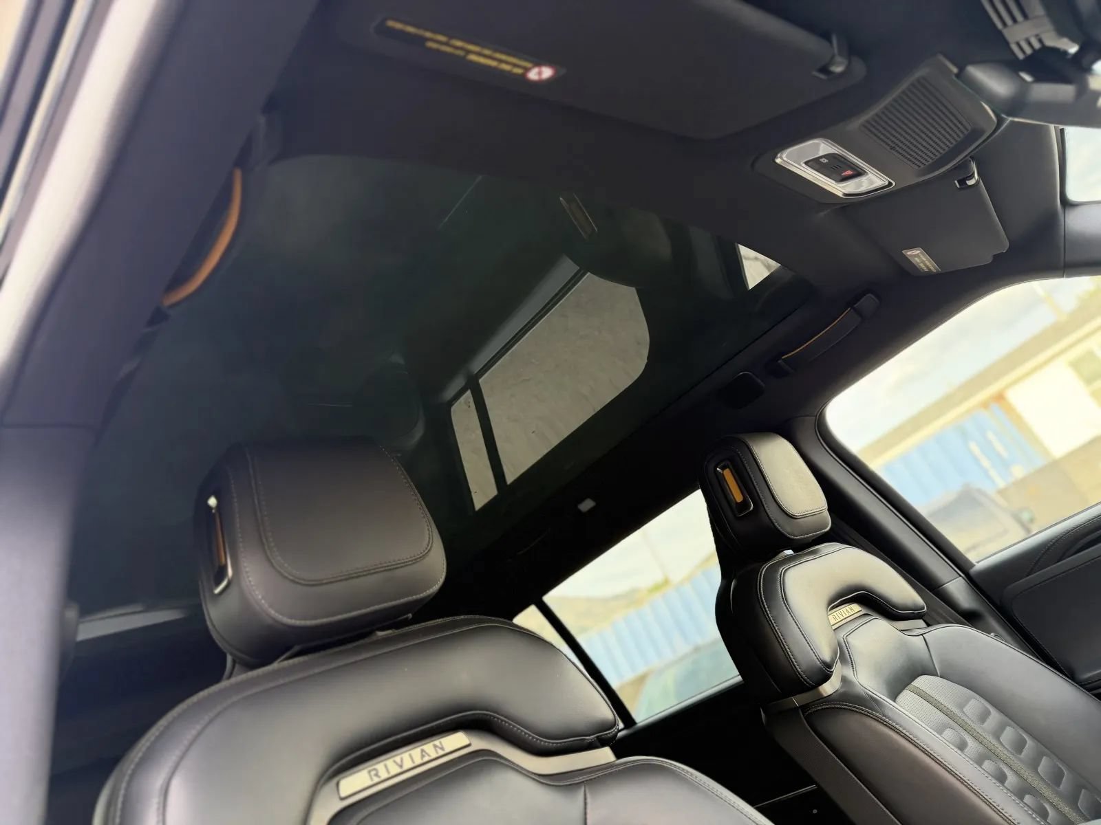Used 2025 Rivian R1S Adventure Dual AWD/4WD image 57