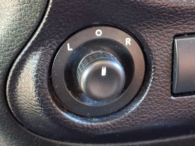 Used 2015 Jeep Wrangler Unlimited Sahara w/ Connectivity Group AWD/4WD image 15