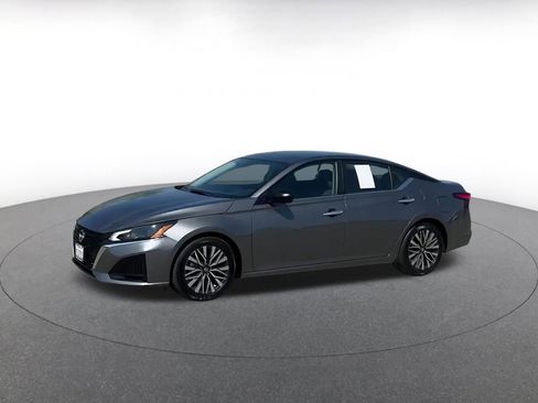 Used 2024 Nissan Altima 2.5 SV image 8