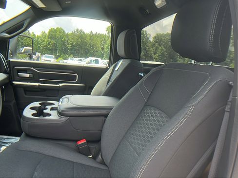 New 2025 RAM 5500 4x4 Regular Cab image 17