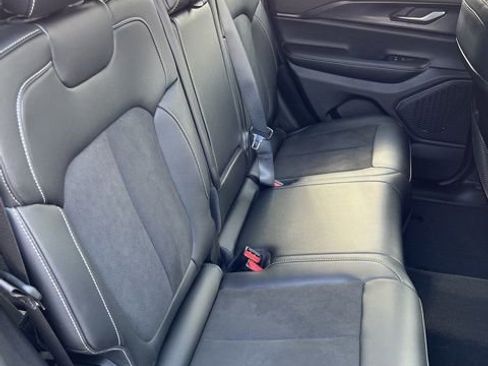 Certified 2025 Jeep Grand Cherokee Altitude AWD/4WD image 14