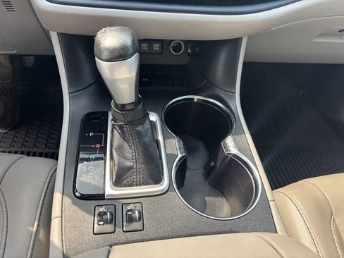 Used 2018 Toyota Highlander XLE FWD image 31