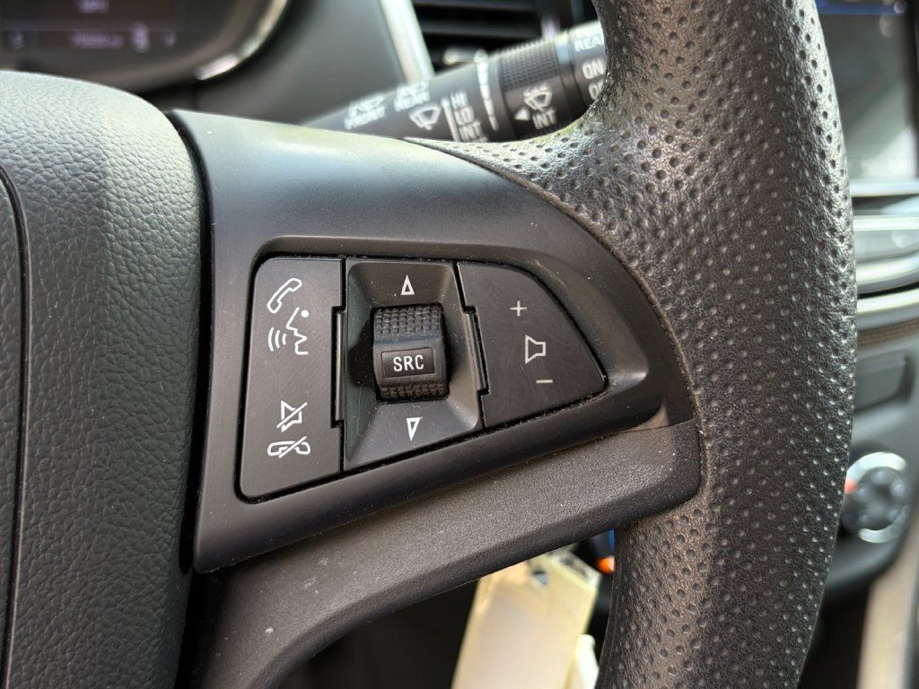 Used 2018 Chevrolet Trax LS AWD/4WD image 20