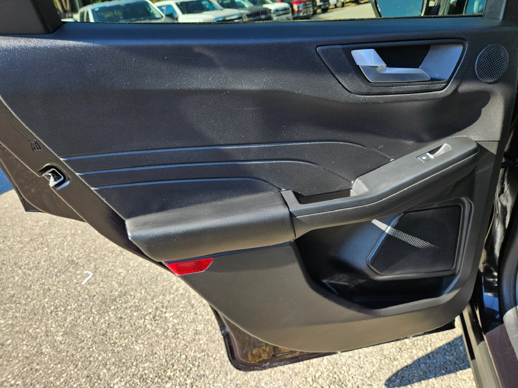Used 2025 Ford Escape SE w/ PHEV Premium Package FWD image 17