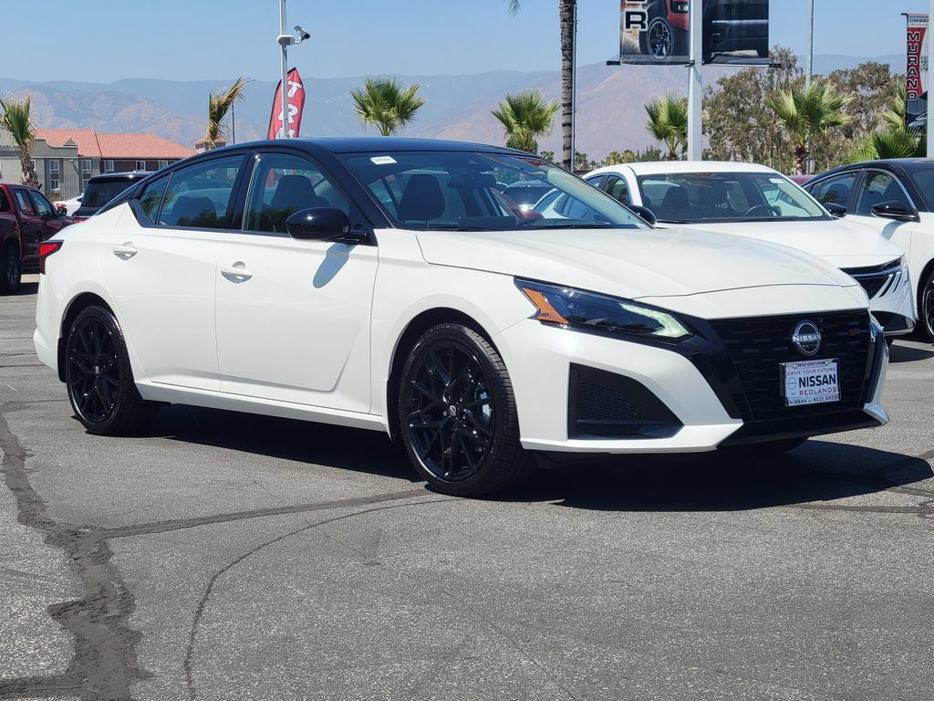 New 2026 Nissan Altima 2.5 SR w/ SR Midnight Edition Package FWD image 5
