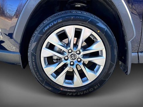 Used 2020 Toyota RAV4 XLE image 31