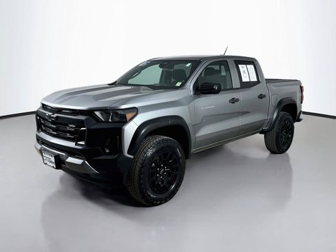 Used 2023 Chevrolet Colorado Trail Boss w/ Technology Package AWD/4WD image 5