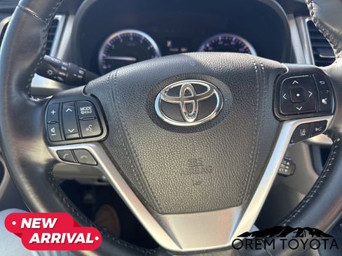 Used 2018 Toyota Highlander XLE image 19
