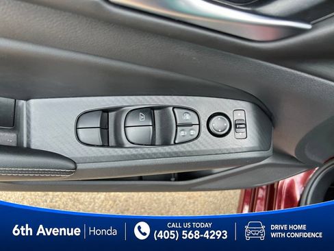 Used 2024 Nissan Altima 2.5 SV FWD image 24