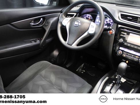 Used 2016 Nissan Rogue SV w/ SV Moonroof Package FWD image 13