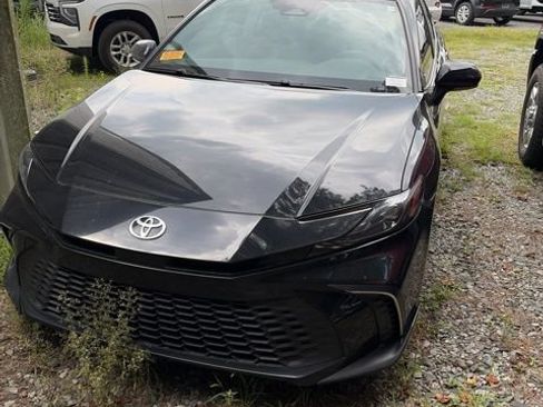 Used 2025 Toyota Camry SE w/ Convenience Package FWD image 2