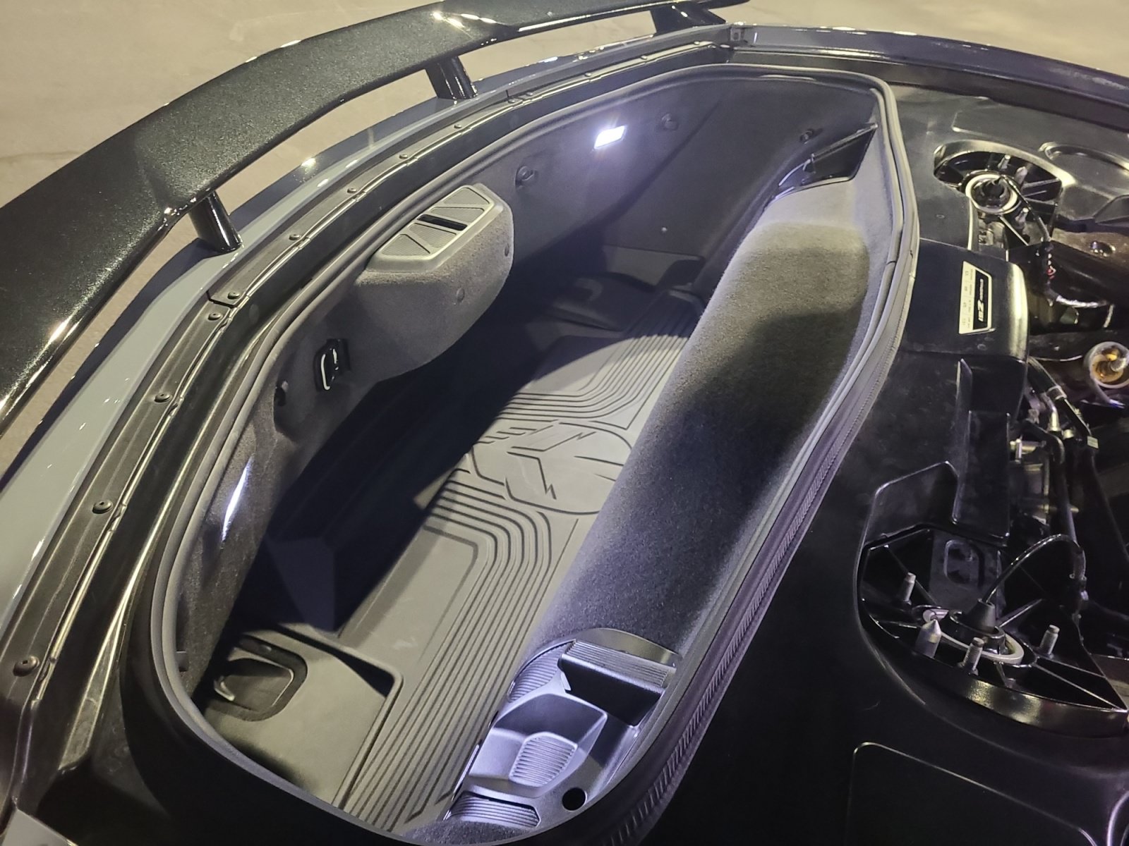 Used 2025 Chevrolet Corvette Stingray Preferred Cpe w/ Z51 Performance Package RWD image 35