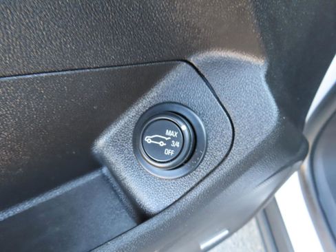 Used 2018 GMC Terrain SLT w/ Infotainment Package II image 17