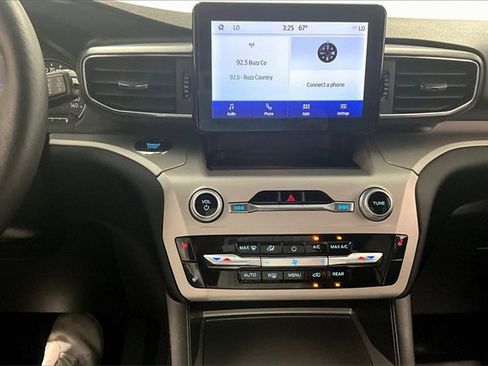 Used 2023 Ford Explorer XLT image 15