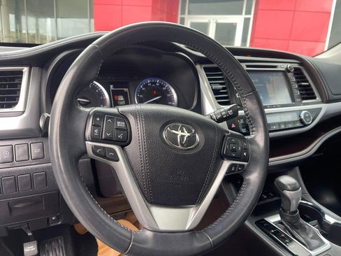 Used 2018 Toyota Highlander XLE image 26