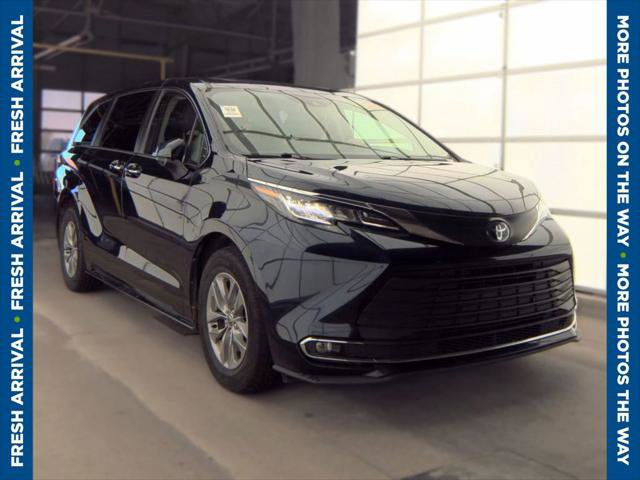 Certified 2022 Toyota Sienna XLE AWD/4WD image 1