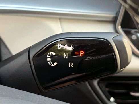 New 2025 Volkswagen Tiguan SE image 13