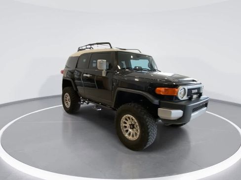 Used 2008 Toyota FJ Cruiser Base image 2