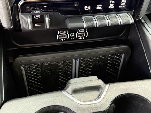 Used 2025 RAM 2500 Laramie w/ Night Edition AWD/4WD image 31