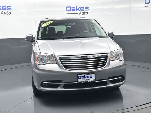 Used 2013 Chrysler Town & Country Touring-L w/ Driver Convenience Group FWD image 3