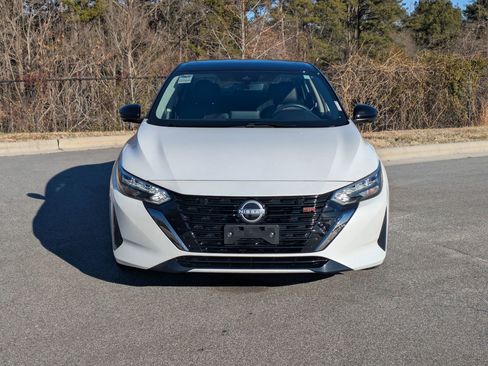 Used 2024 Nissan Sentra SR w/ SR Premium Package image 2